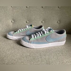 Women’s size 10 blue/ grey suede Nike Blazer ‘77 low top shoes like new